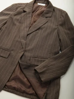 Blazer com riscas diplomáticas