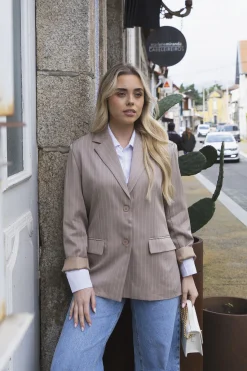 Blazer com riscas diplomáticas