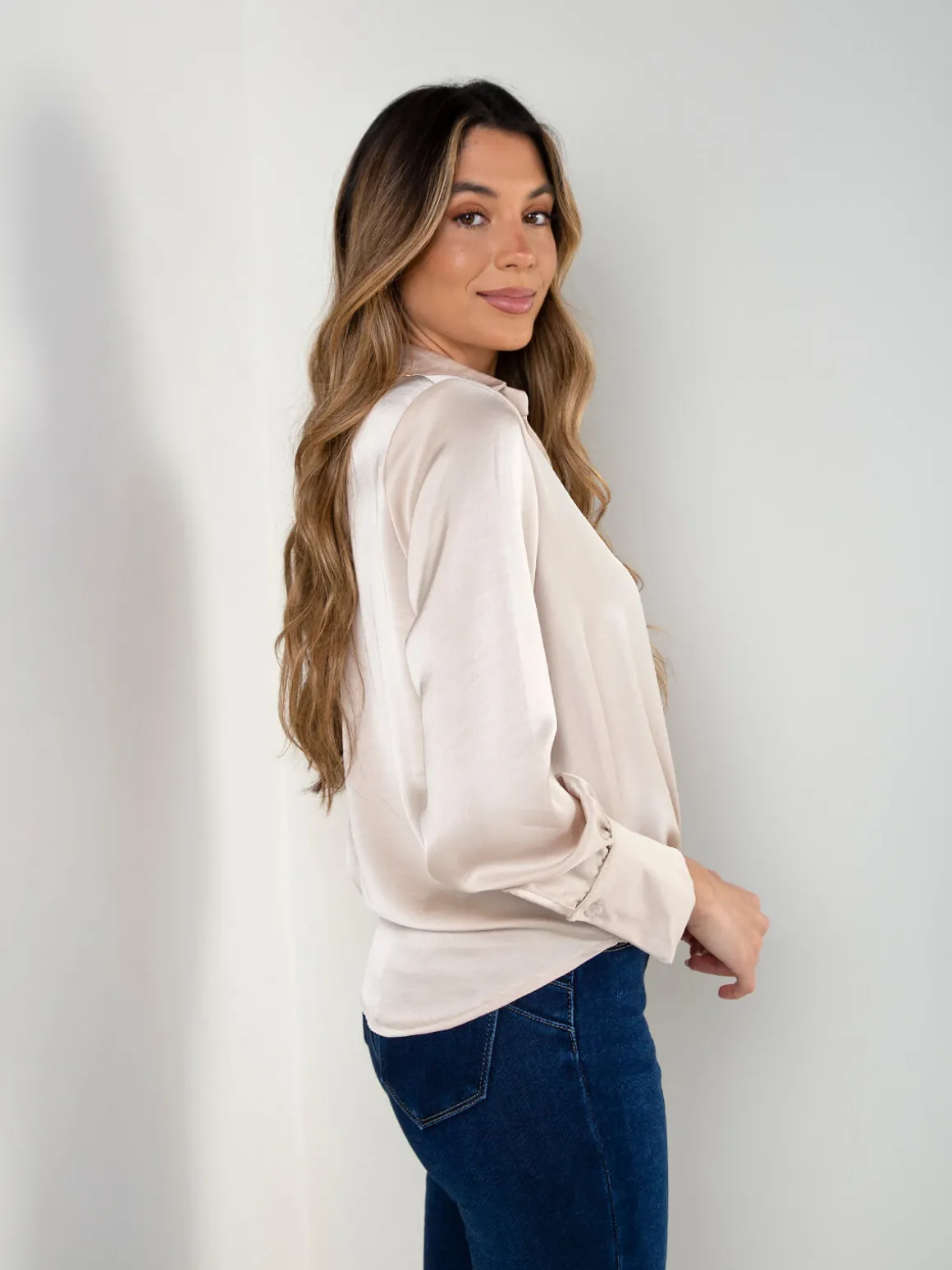 Blusa acetinada manga comprida