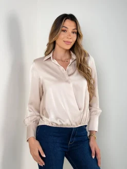 Blusa acetinada manga comprida