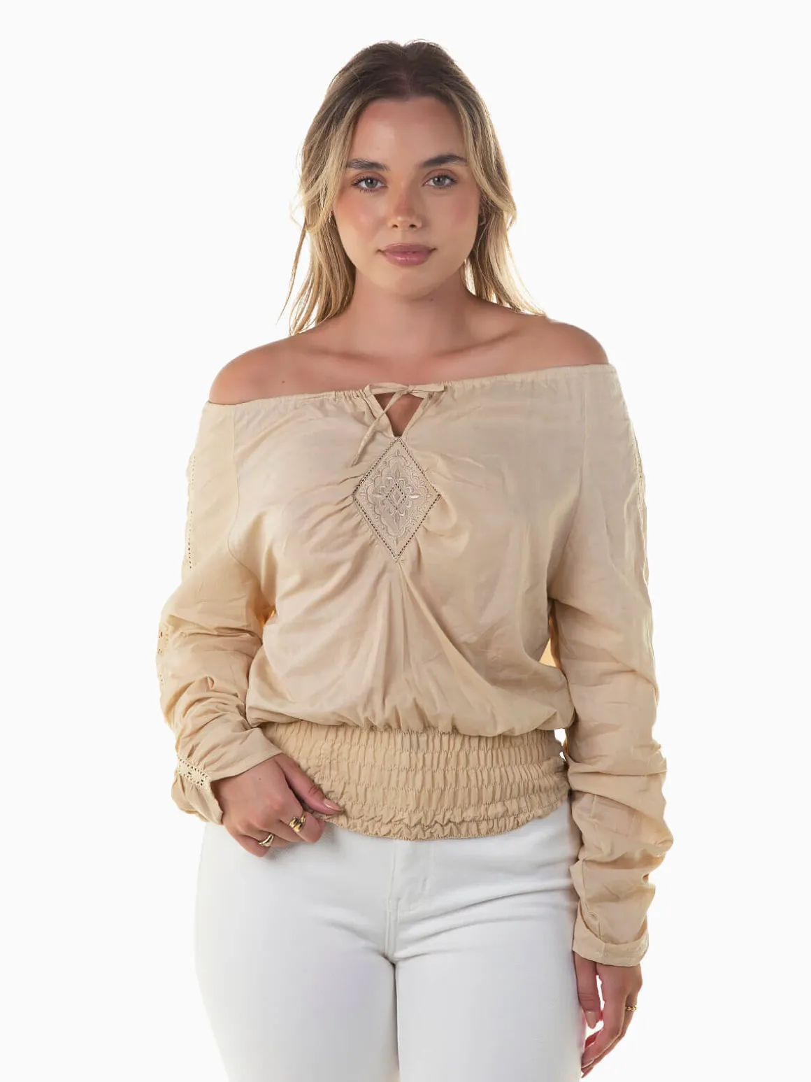 Blusa com ombros descobertos