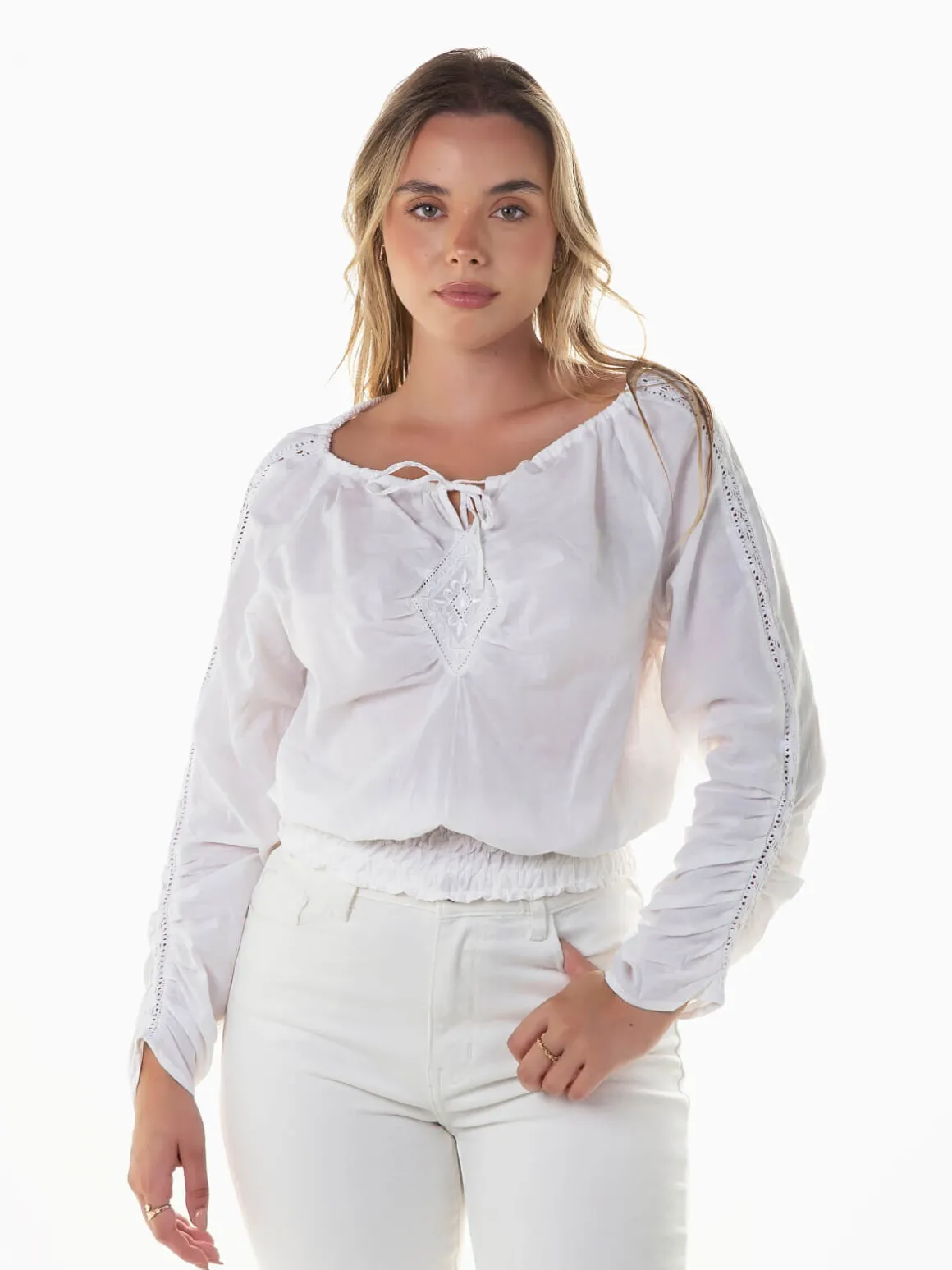 Blusa com ombros descobertos