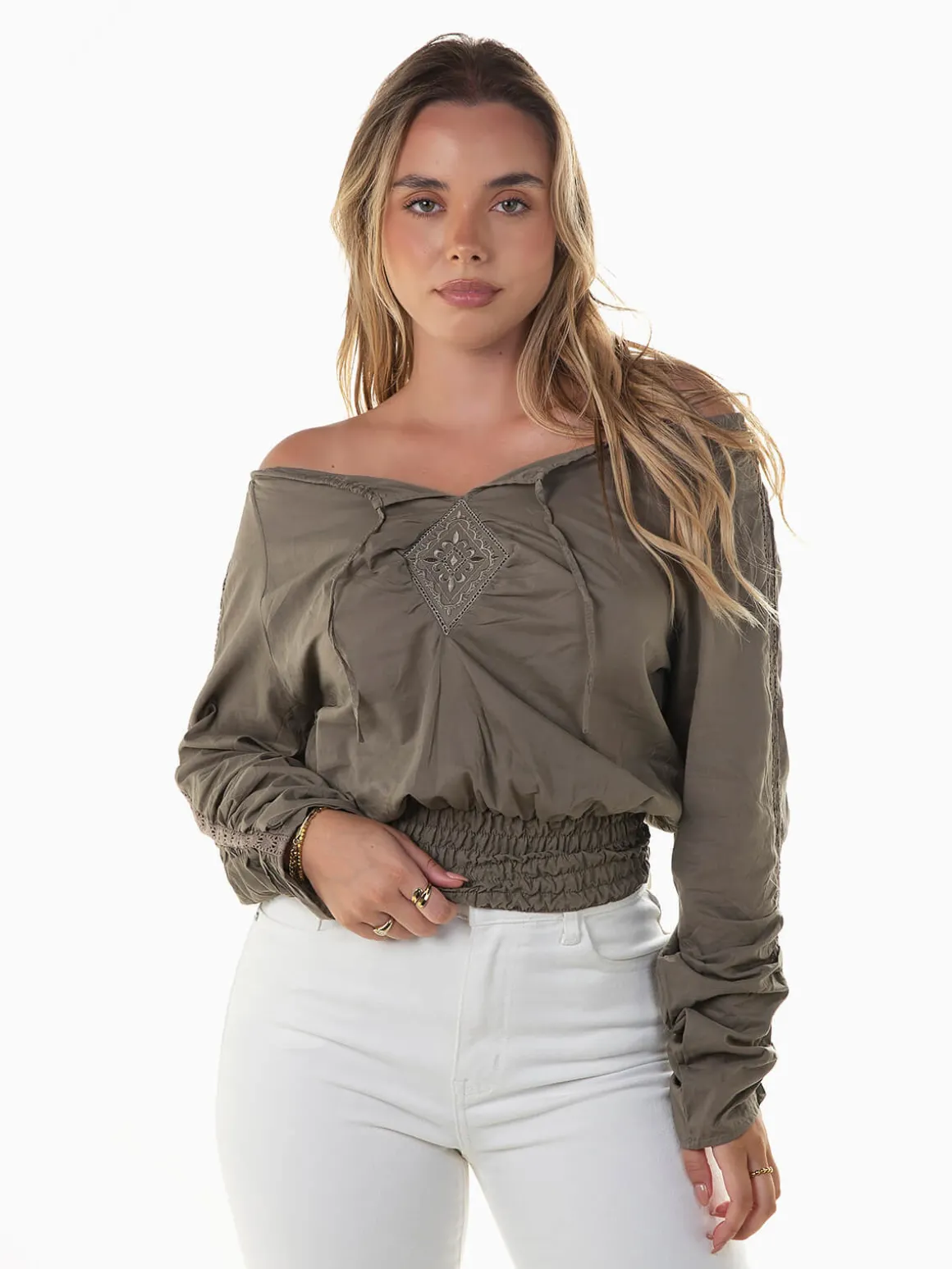 Blusa com ombros descobertos