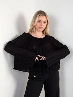 Blusa plissada com mangas largas