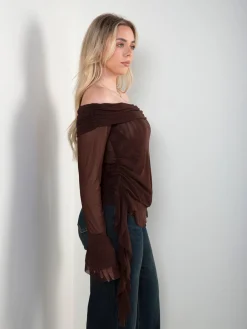 Blusa tule com decote barco