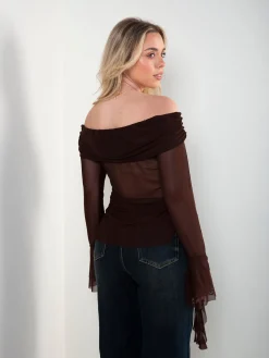 Blusa tule com decote barco