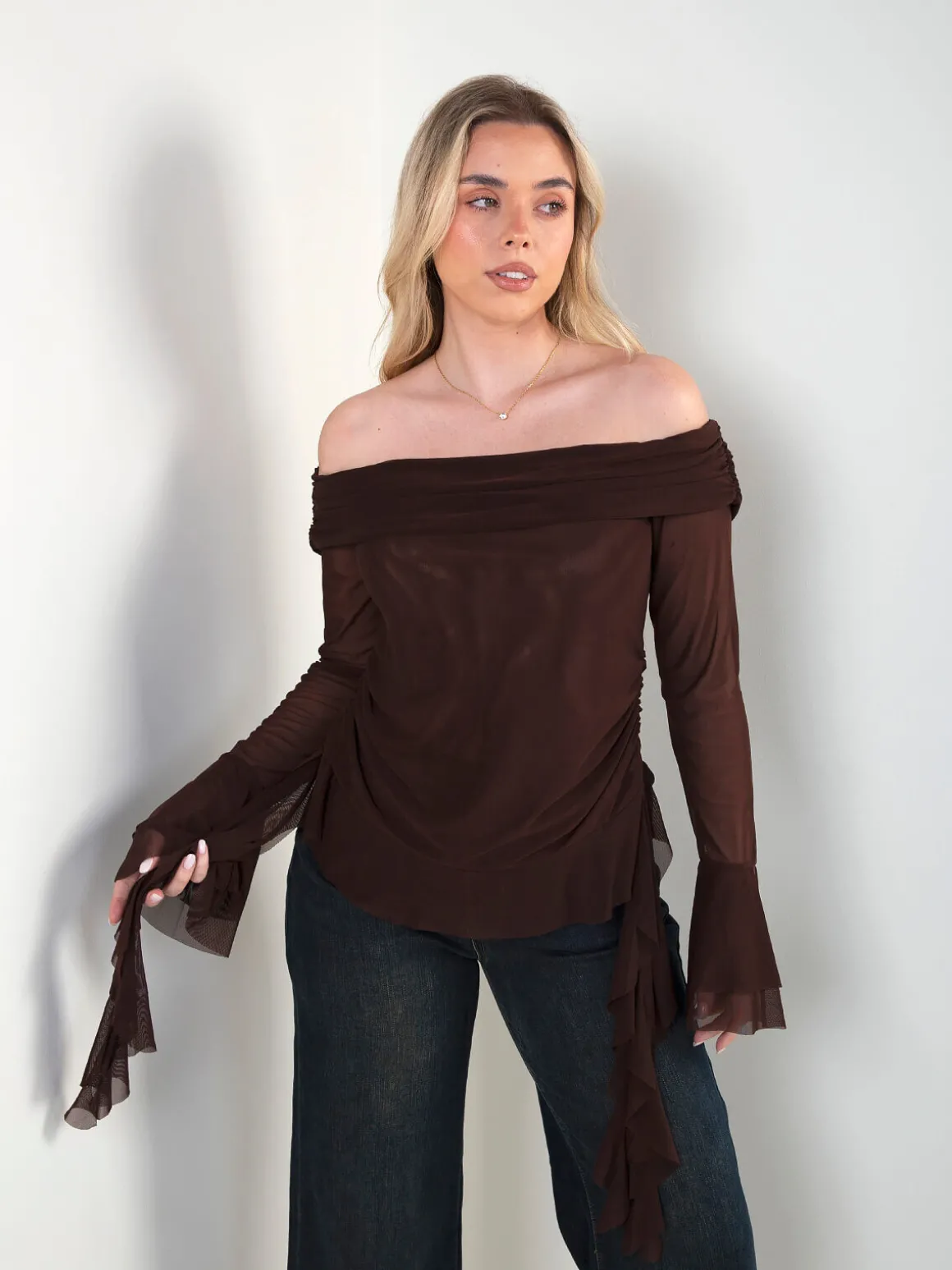 Blusa tule com decote barco