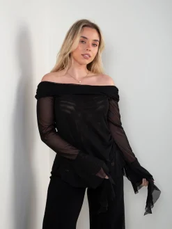 Blusa tule com decote barco