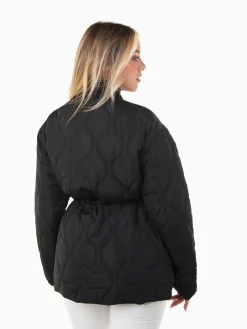 Blusão acolchoado cintado gola subida