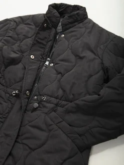 Blusão acolchoado cintado gola subida