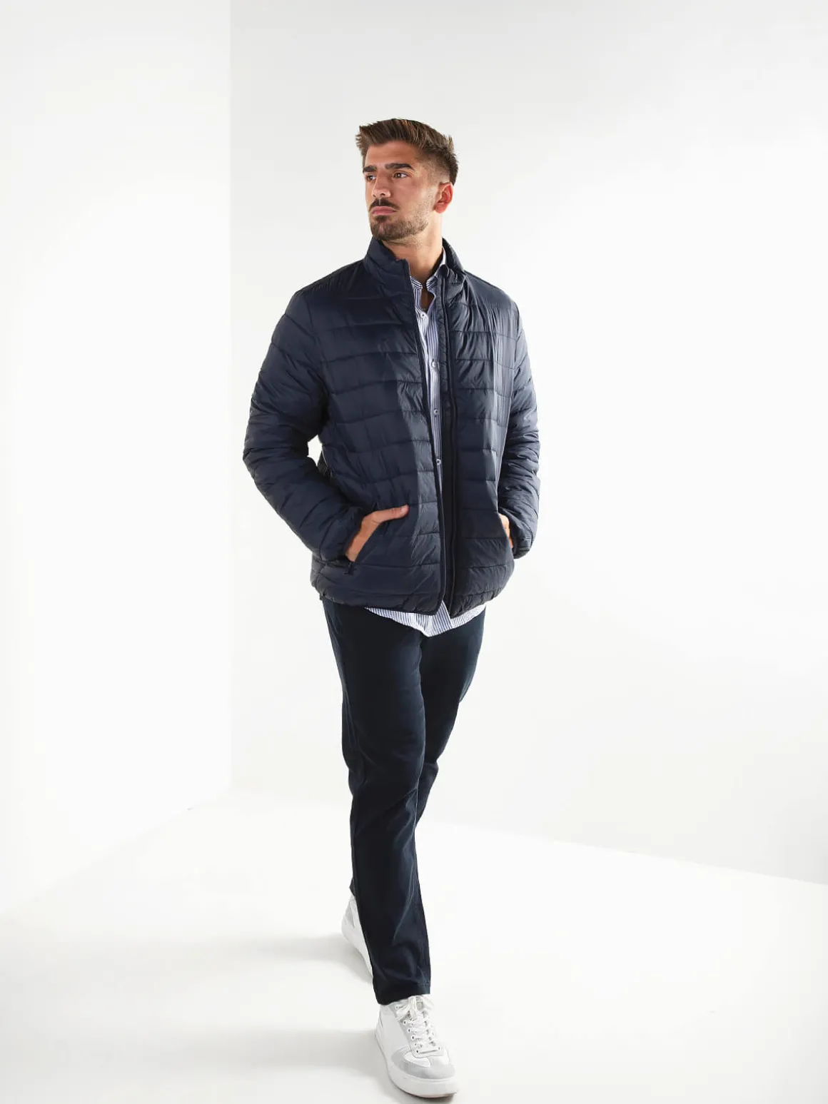 Blusão acolchoado com gola subida