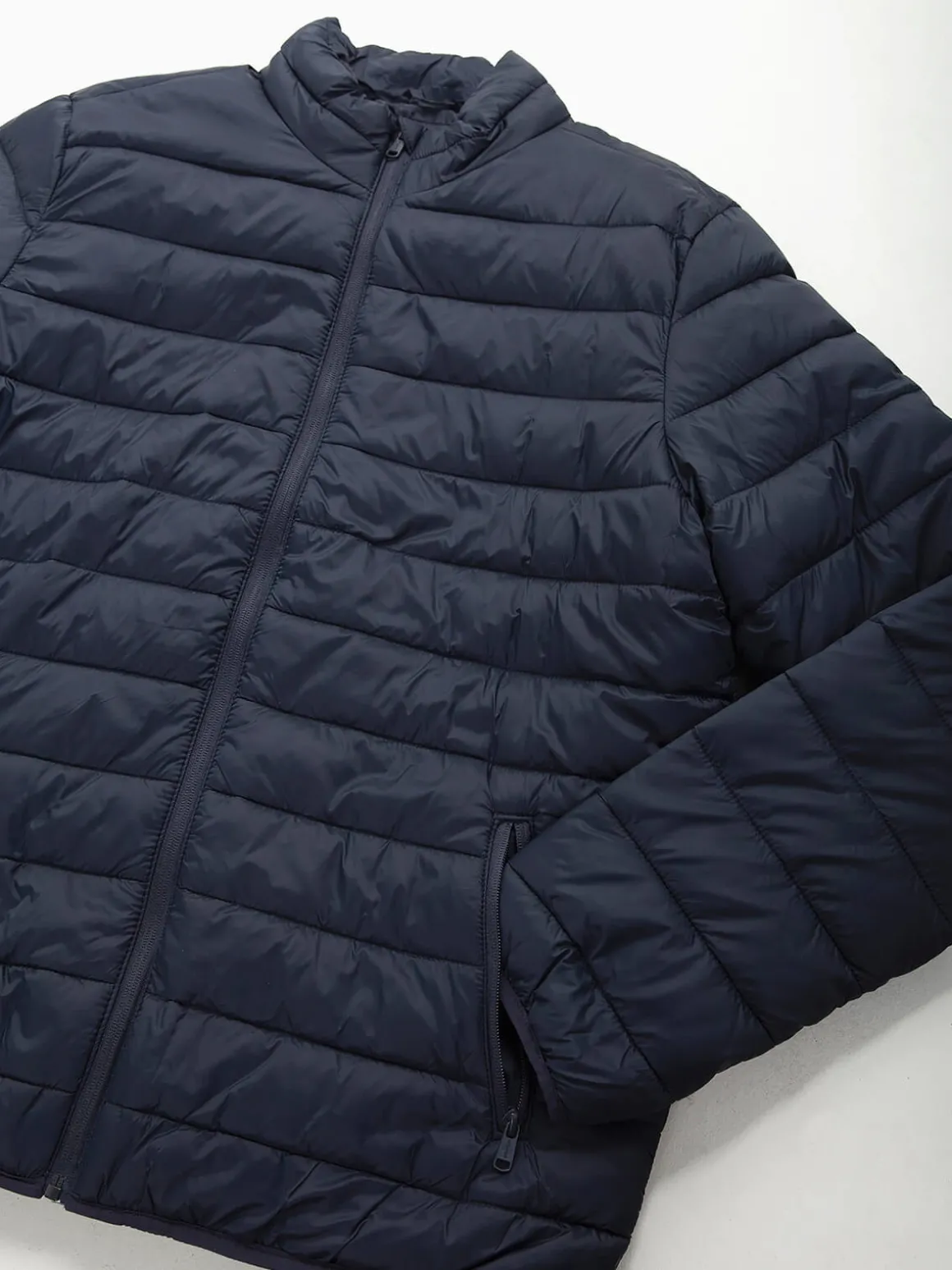 Blusão acolchoado com gola subida