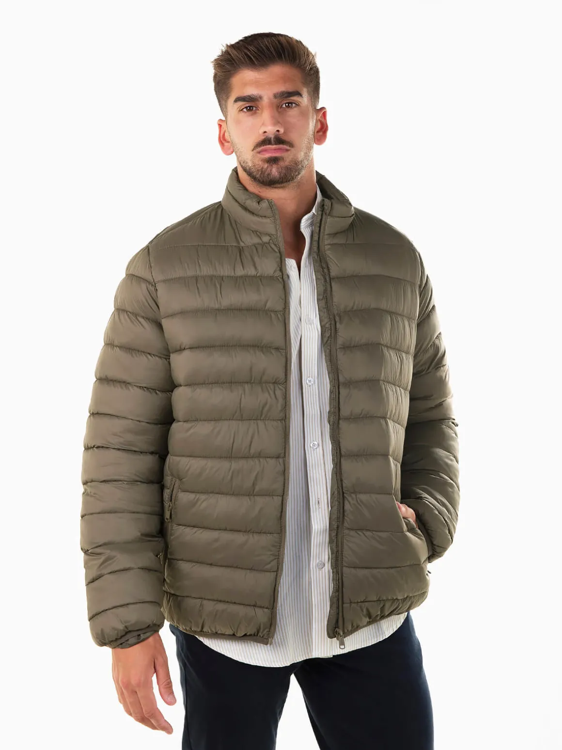 Blusão acolchoado com gola subida