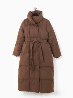 Blusão acolchoado comprido com cinto