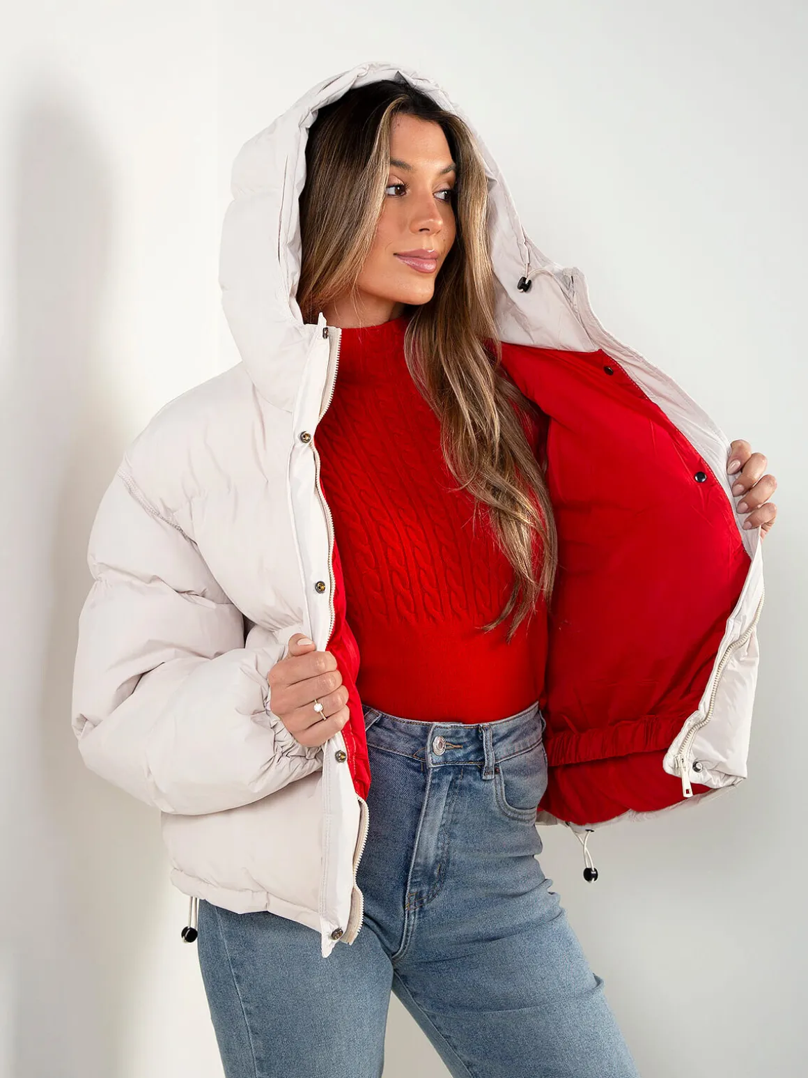 Blusão acolchoado curto com capuz