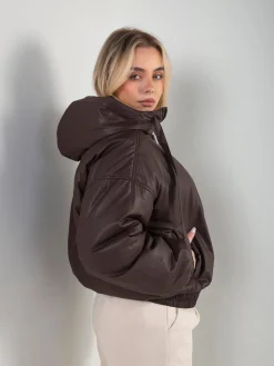 Blusão acolchoado efeito pele com capuz