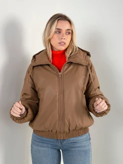 Blusão acolchoado efeito pele com capuz