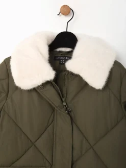 Blusão acolchoado gola de pelo removível