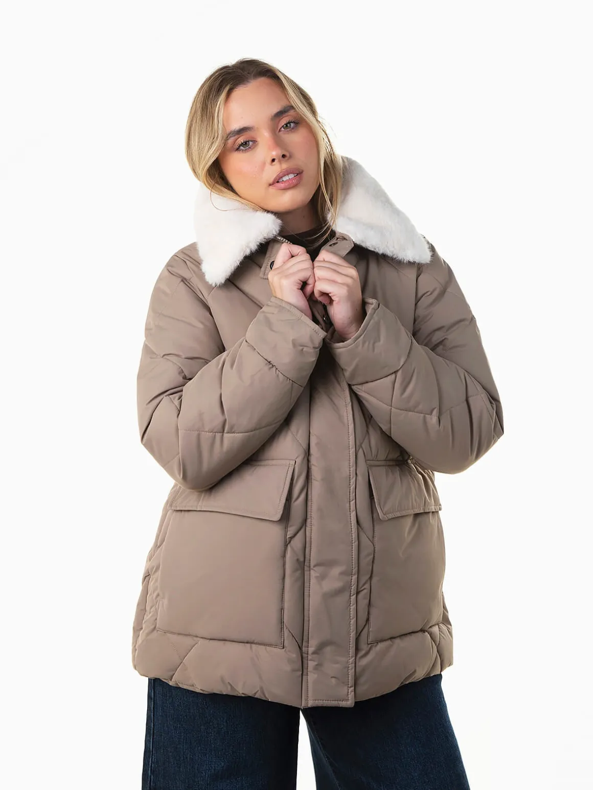 Blusão acolchoado gola de pelo removível