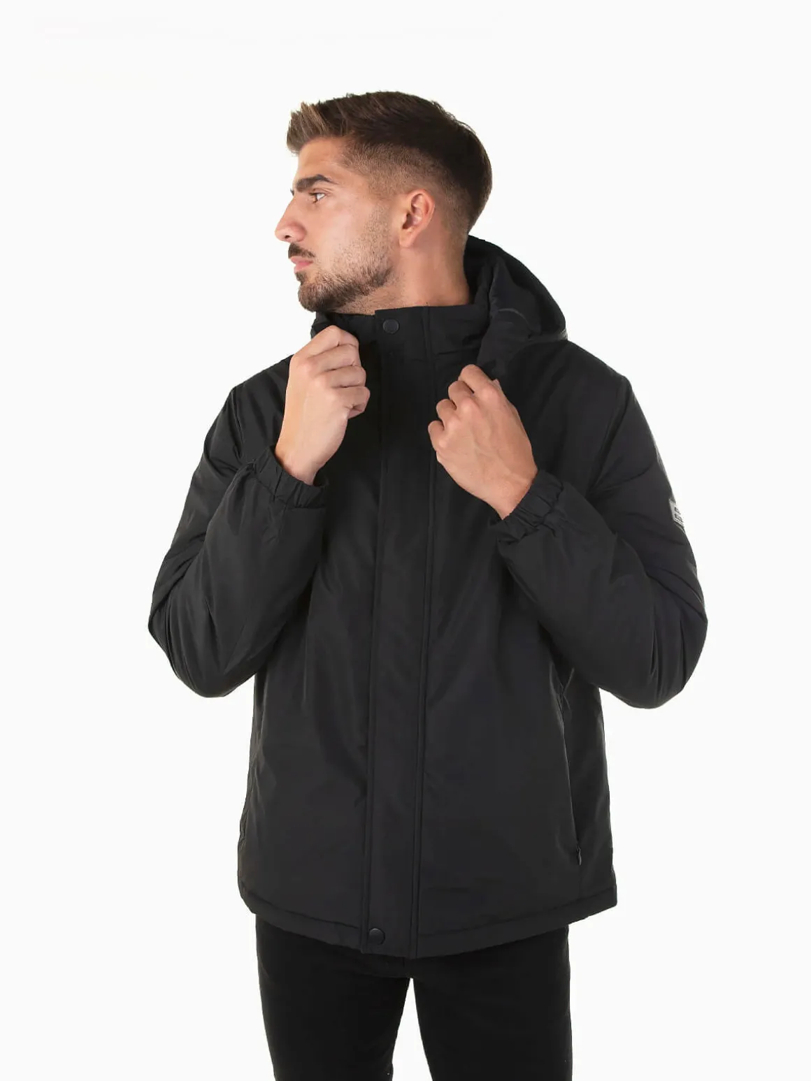 Blusão acolchoado preto com capuz