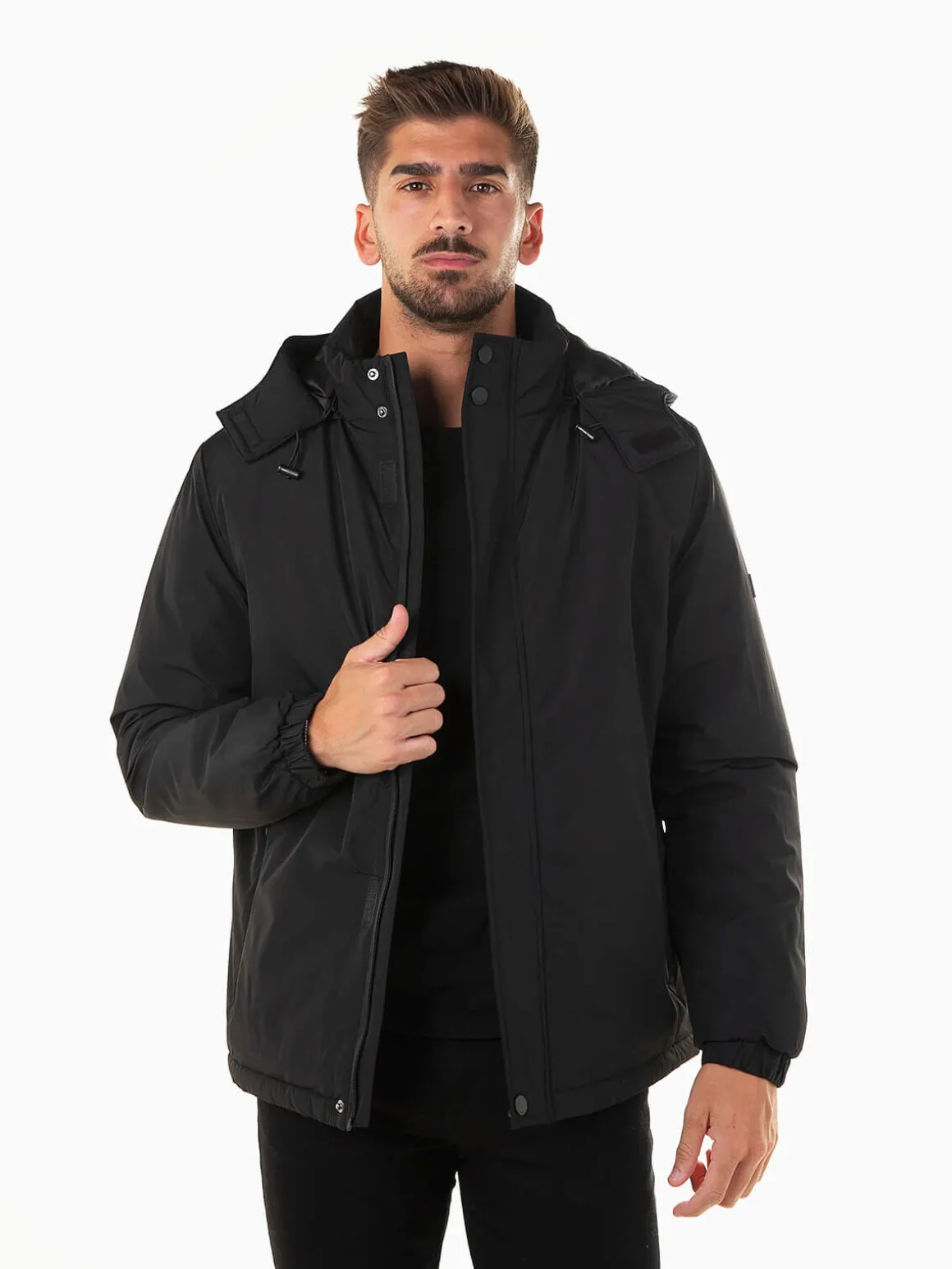 Blusão acolchoado preto com capuz