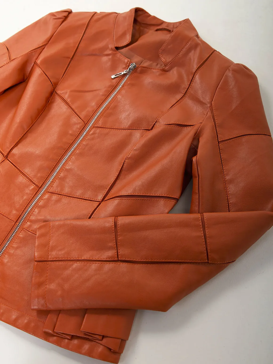 Blusão biker com folhos