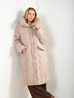 Blusão comprido acolchoado com gola larga