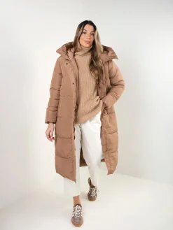 Blusão comprido acolchoado camel com capuz