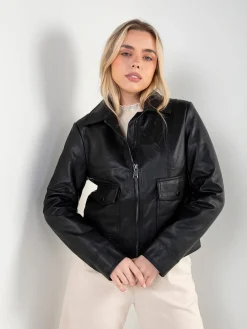 Blusão efeito pele com gola pelo removível