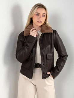 Blusão efeito pele com gola pelo removível