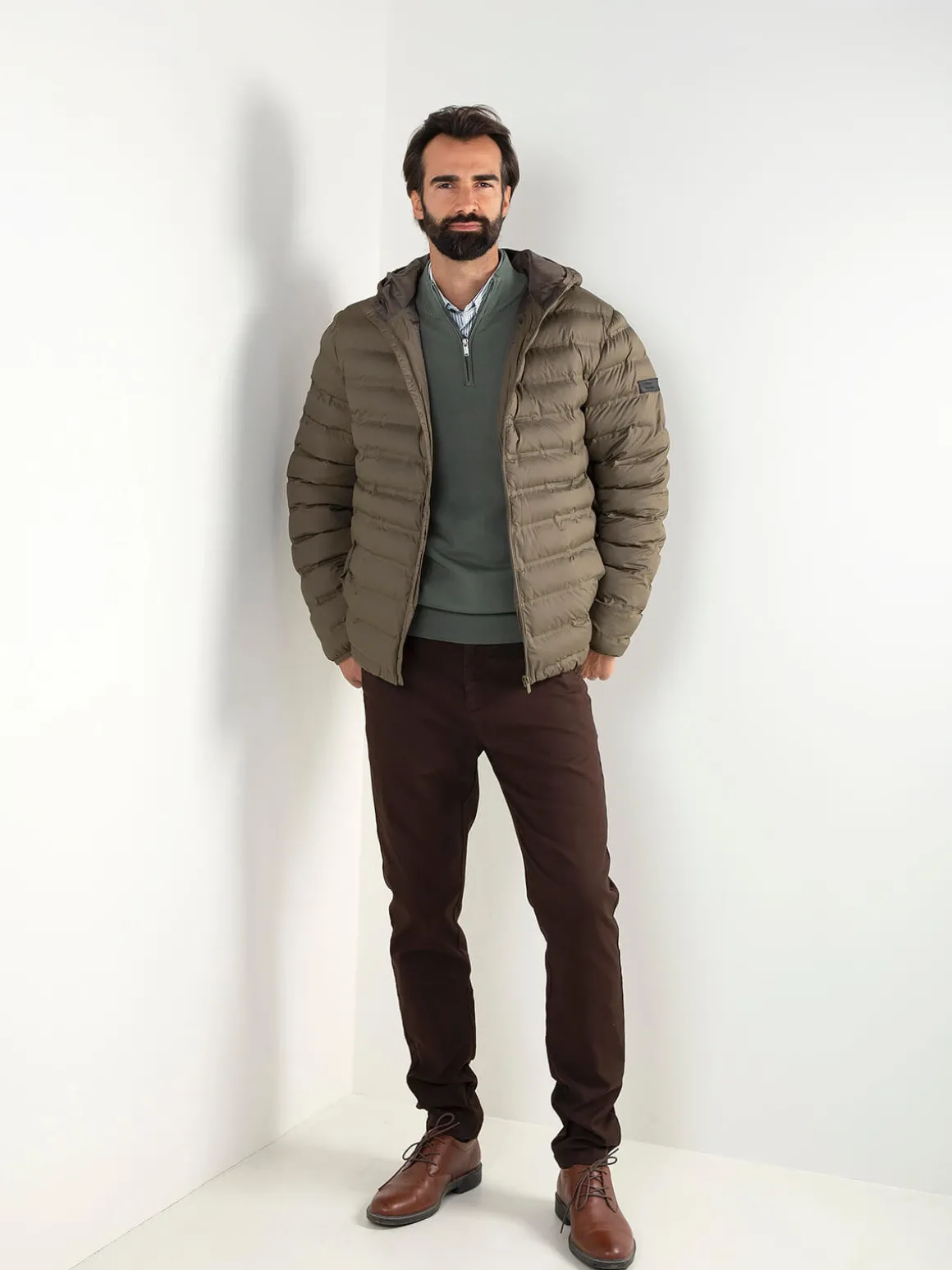 Blusão impermeável acolchoado com capuz