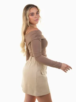 Body elástico decote assimétrico