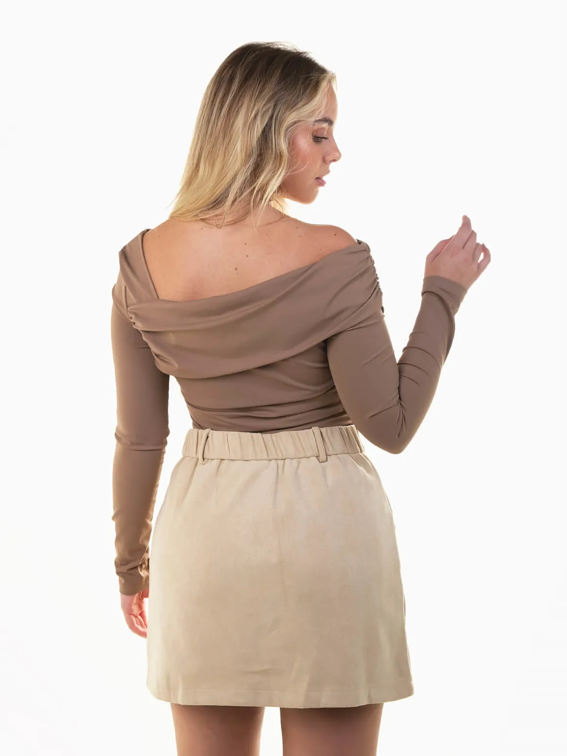 Body elástico decote assimétrico