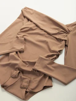 Body elástico decote assimétrico