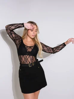 Body preto com renda