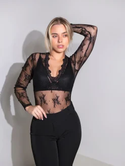 Body preto renda em V