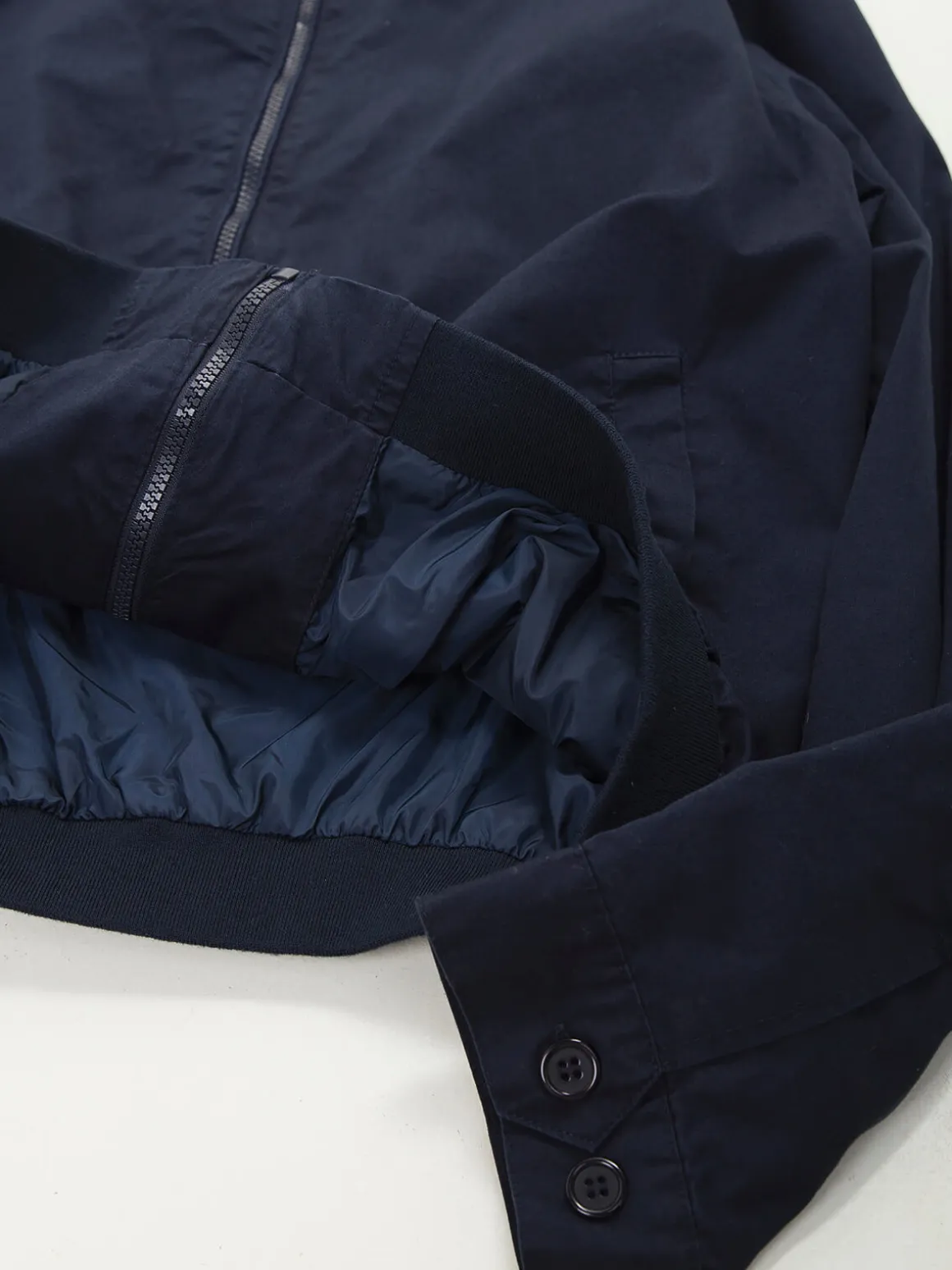 Bomber azul marinho em sarja