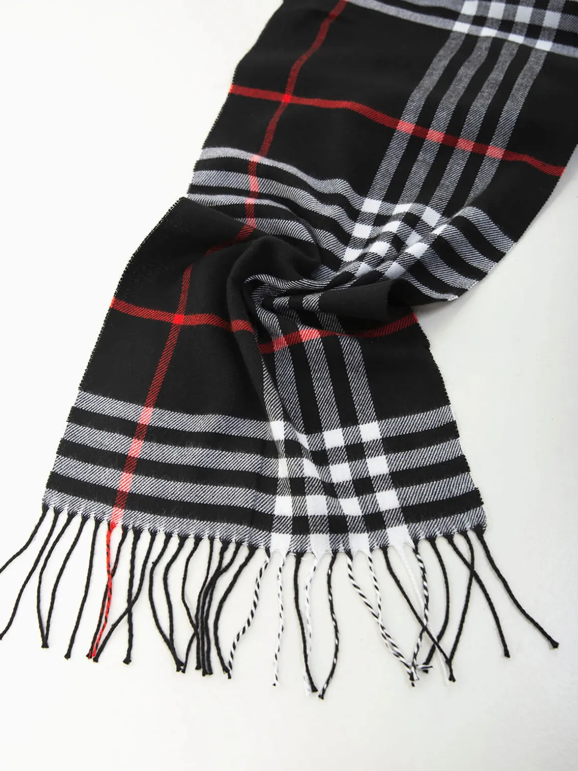 Cachecol aos quadrados com franjas