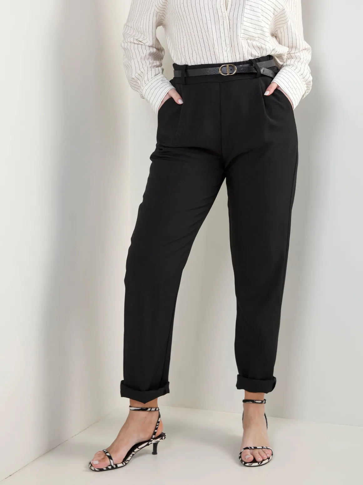 Calças alfaiataria com cinto e cintura elástica