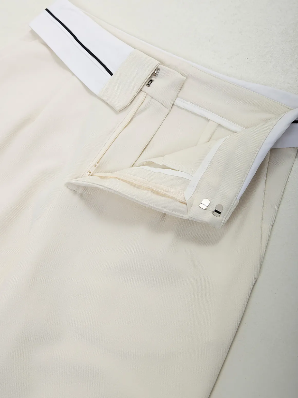 Calças alfaiataria com cintura virada