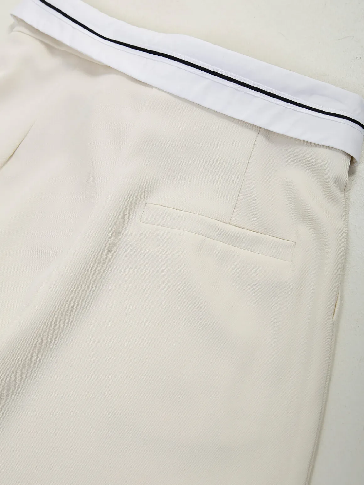 Calças alfaiataria com cintura virada