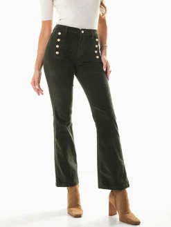 Calças bombazina com botões dourados