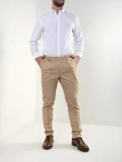 Calças chino bege com micro padrão