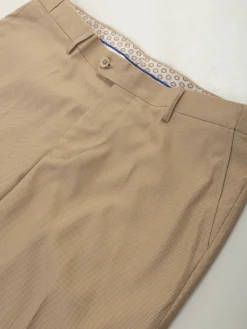 Calças chino bege com micro padrão