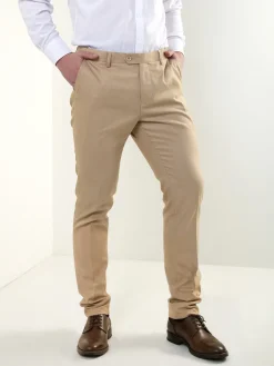 Calças chino bege com micro padrão