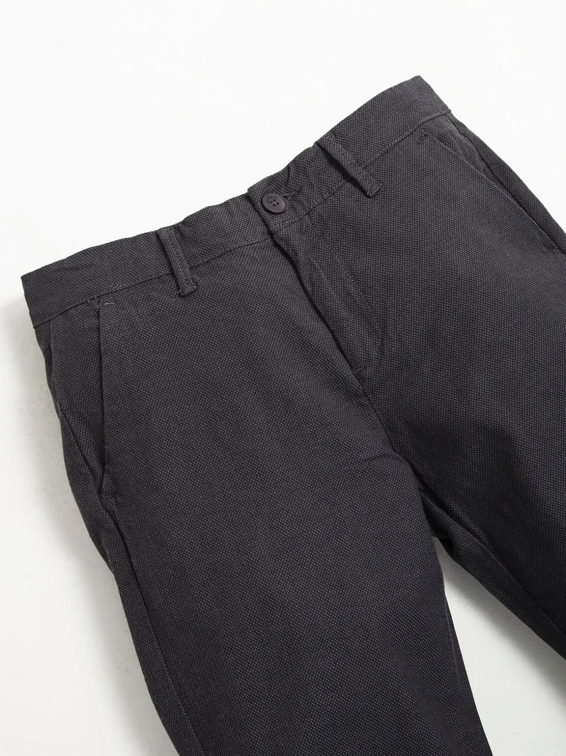 Calças chino slim fit em cinza escuro