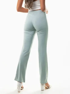 Calças cintura alta com 2 botões