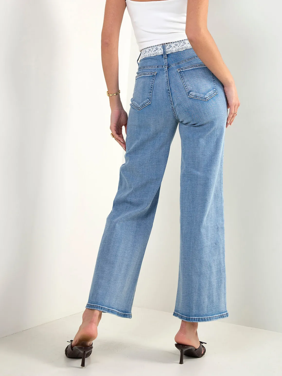 Calças de ganga largas com renda