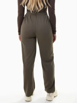 Calças desportivas com bolsos