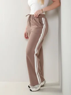 Calças desportivas com faixa lateral